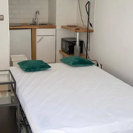 Le studio cozy a 3min à pied de la gare et du tramway